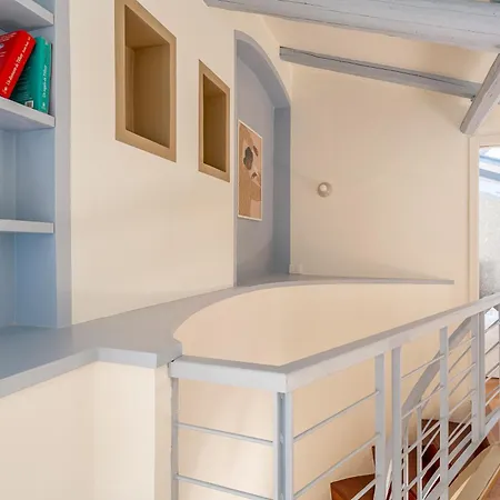 Iflat Vatican New & Comfy Sunlit Apartment